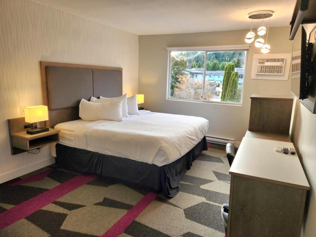 The Spot At Porpoise Bay Motel Sechelt Dış mekan fotoğraf